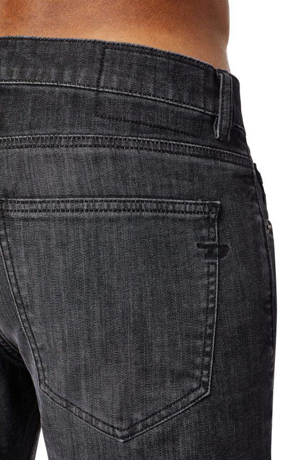 2019 - די סטראקט, ג׳ינס בגזרה צרה - אפור כהה