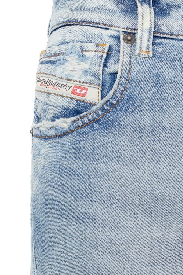 די-סקריפשן ג׳ינס בגזרה מתרחבת - כחול