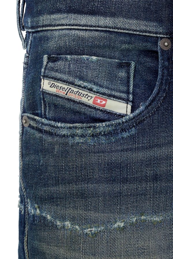 2019 - די סטראקט ג׳ינס בגזרה צרה - כחול