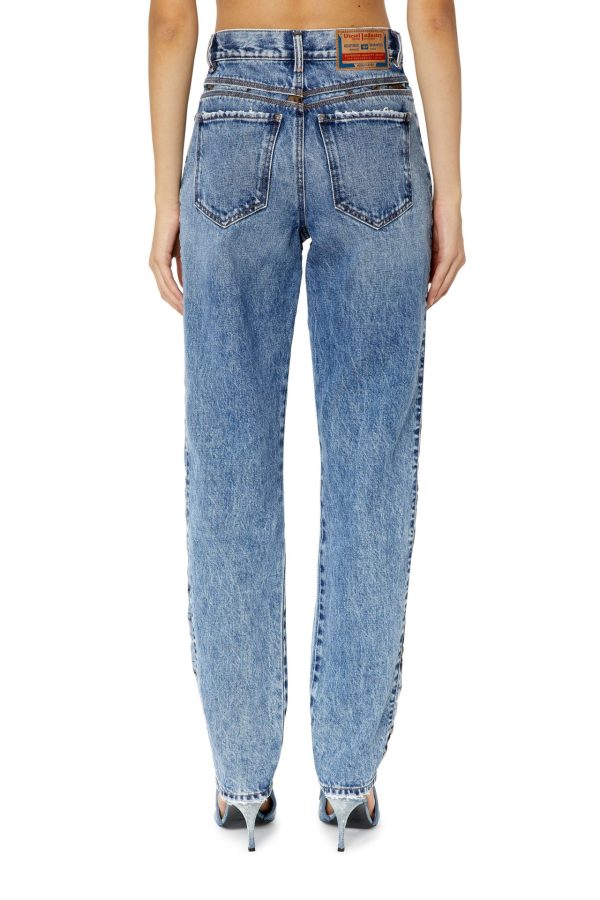 די פילוט ג׳ינס בגזרה ישרה עם פאנלים פרחוניים - כחול