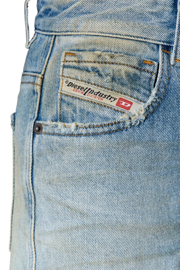 1994 ג׳ינס בגזרה גבוהה וצרה - כחול בהיר