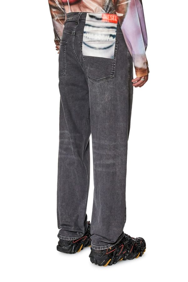 2010 - די מאקס ג׳ינס בגזרה ישרה עם חיוך - אפור כהה